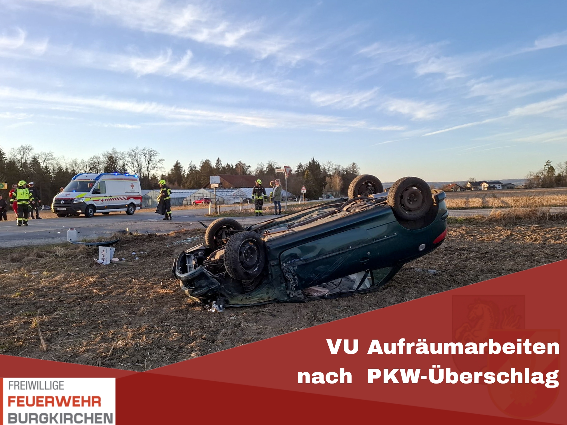 Du betrachtest gerade VU Aufräumarbeiten nach PKW Überschlag